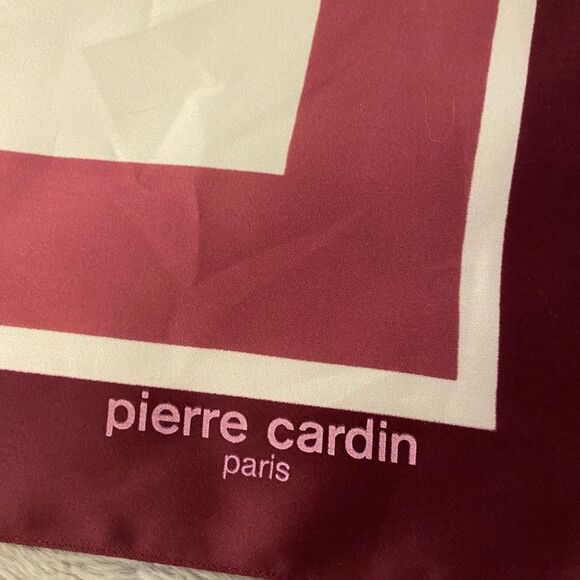 Pierre Cardin scarf 35x35 inch - Picture 4 of 5